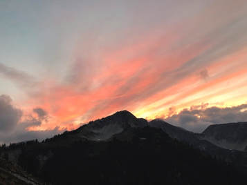 Beautiful sunset sky in North Cascades National Park | 5 Tested Tips for an Awesome Backpacking Adventure