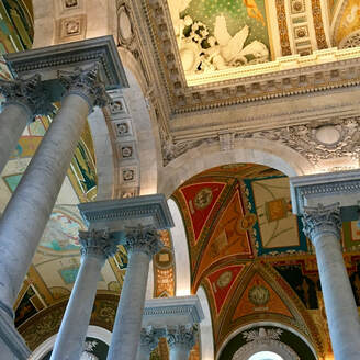 Don't miss seeing the inside of the Library of Congress Building in Washington, DC. Check out these 10 unique ways to see DC.