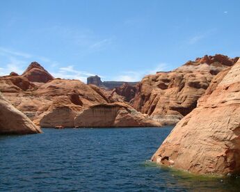 5 Fun Summer Lake Destinations - Lake Powell Arizona.