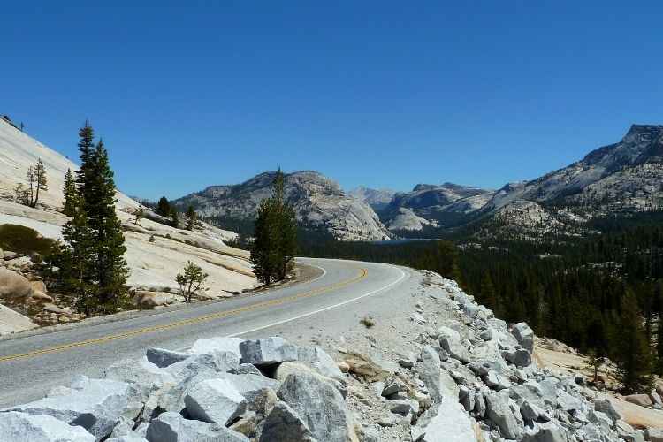 road heading into the mountains