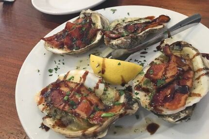 Plate of oysters with lemon - 7 Reasons Why Leesburg Virginia is Awesome for Foodies