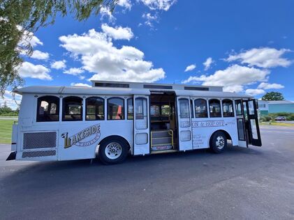 Lakeside trolley - Plan a Fun Finger Lakes Getaway to Watkins Glen for Wine & Waterfalls
